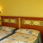 Virginia R.h. Hotel Vinuesa