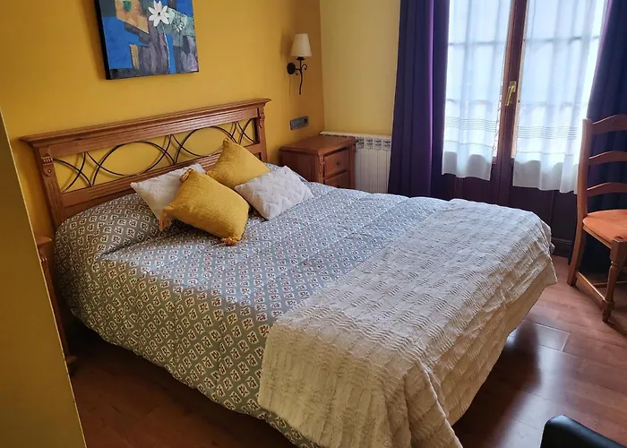 Virginia R.h. Hotel Vinuesa