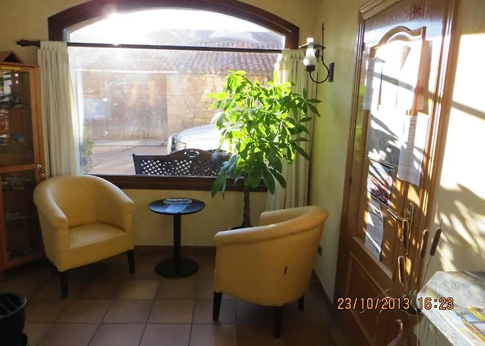 Virginia R.h. Hotel Vinuesa